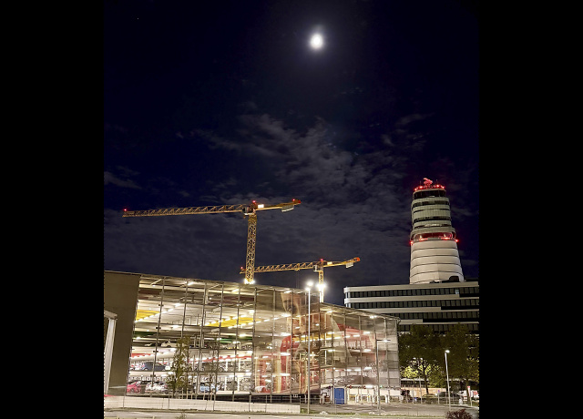 POTAIN MDT219 J10 und POTAIN MDT189 im Einsatz am Flughafen Wien
